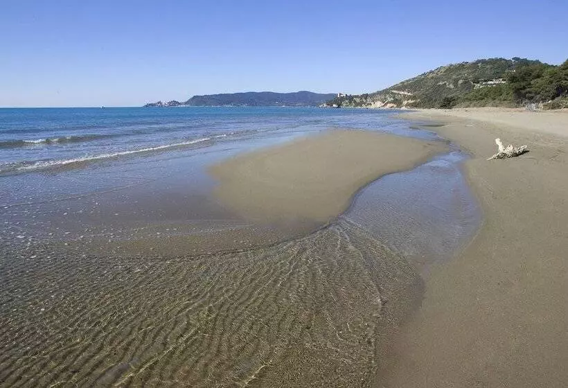 Отель La Caletta