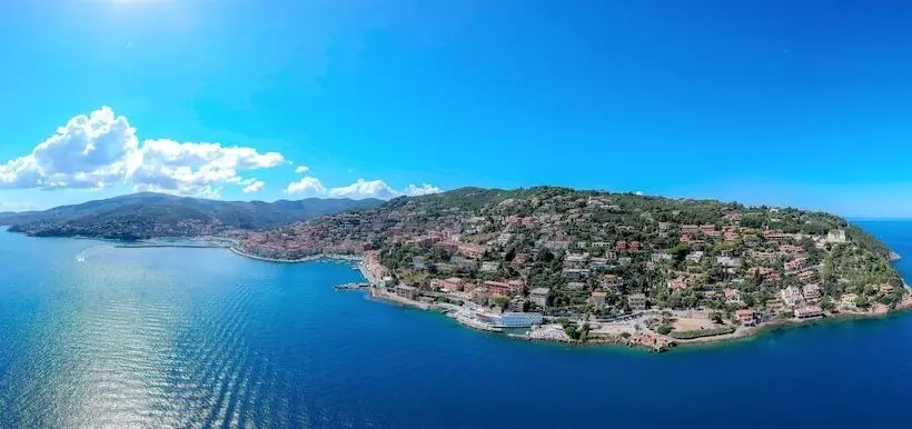 Отель La Caletta