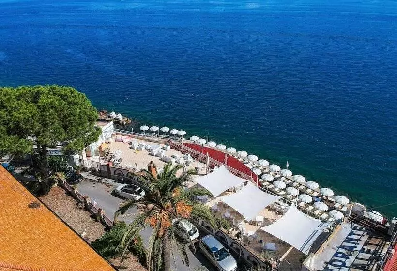 Отель La Caletta