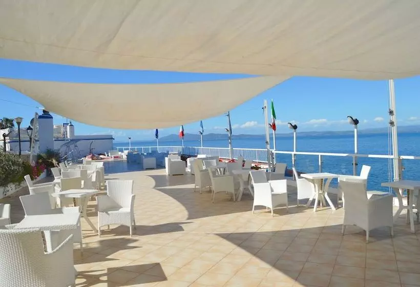 Отель La Caletta