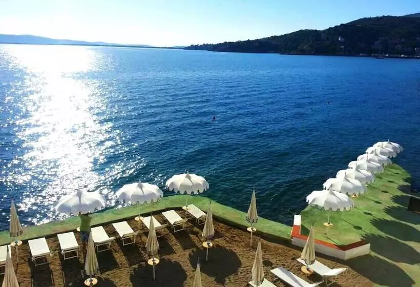 Отель La Caletta