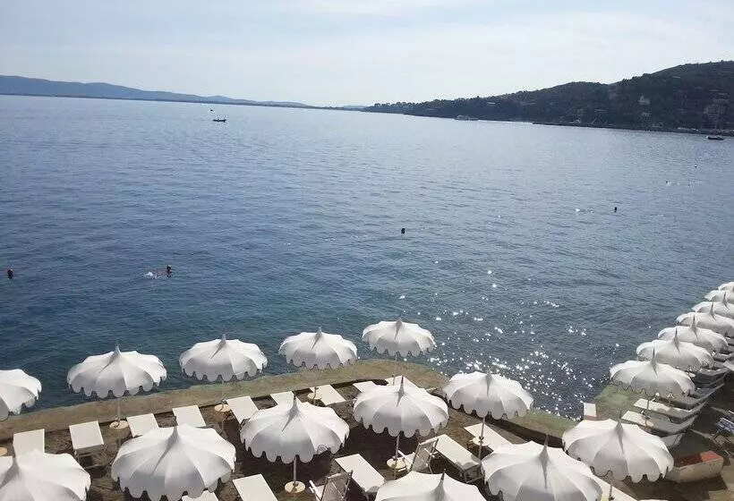 Отель La Caletta