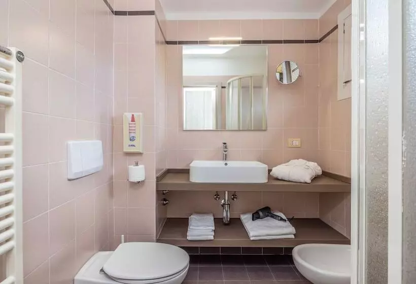 فندق Londra Slow Living Molveno