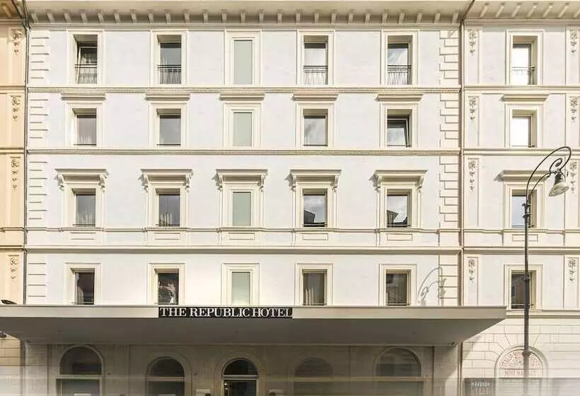 Hotel The Republic