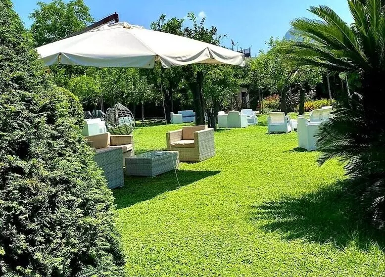 בית מלון כפרי Alpha