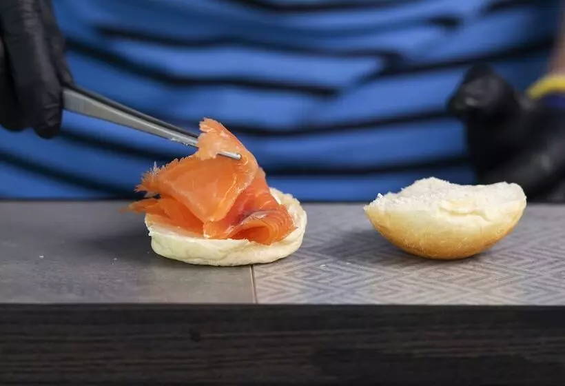 International Hotel E Suite