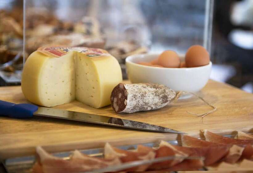 International Hotel E Suite