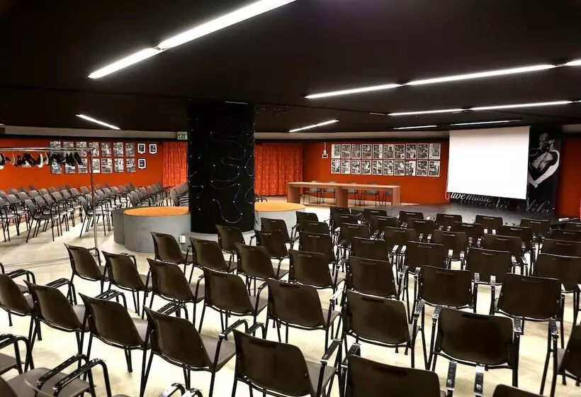 International Hotel E Suite