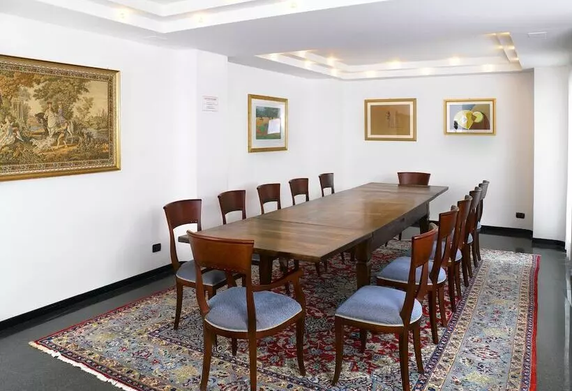 International Hotel E Suite