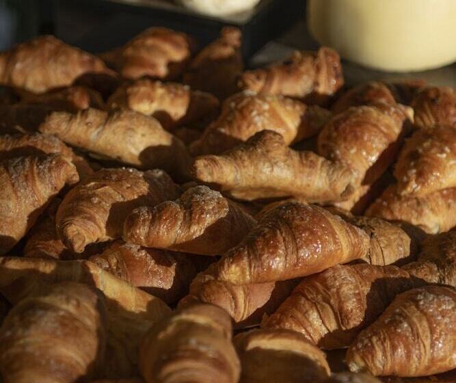 International Hotel E Suite