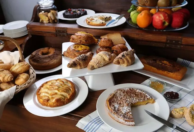 International Hotel E Suite