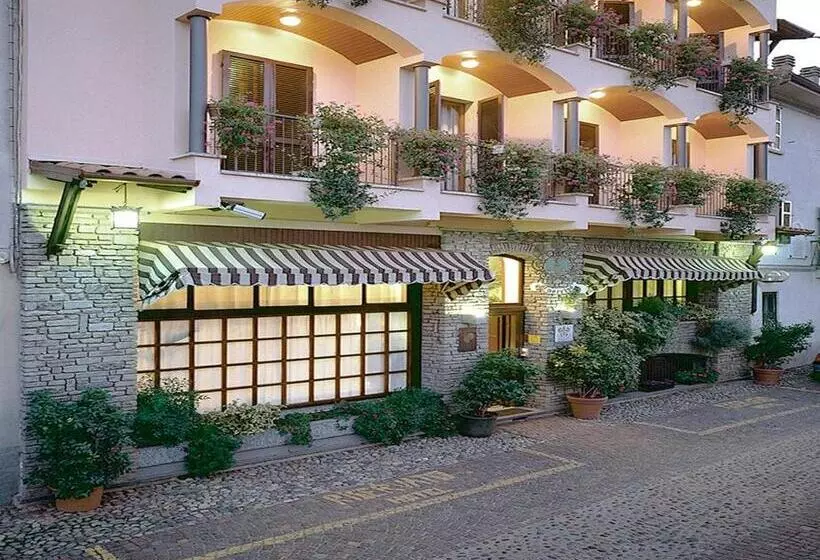 ホテル Ristorante Al Sorriso