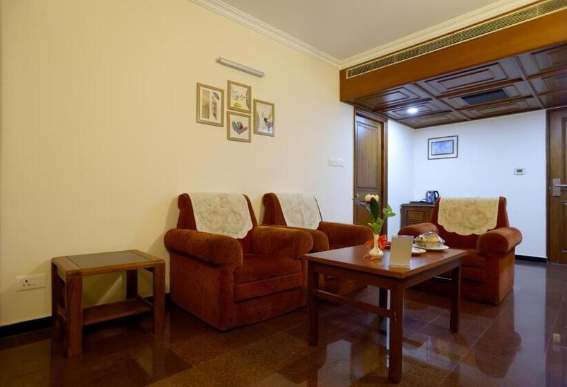 Hotel Breeze Residency