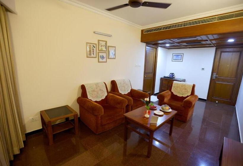 Hotel Breeze Residency