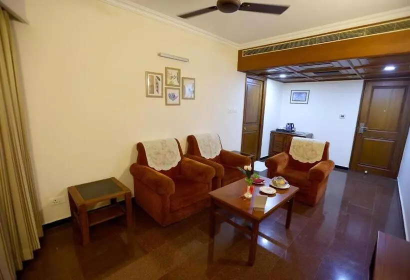 Hotel Breeze Residency