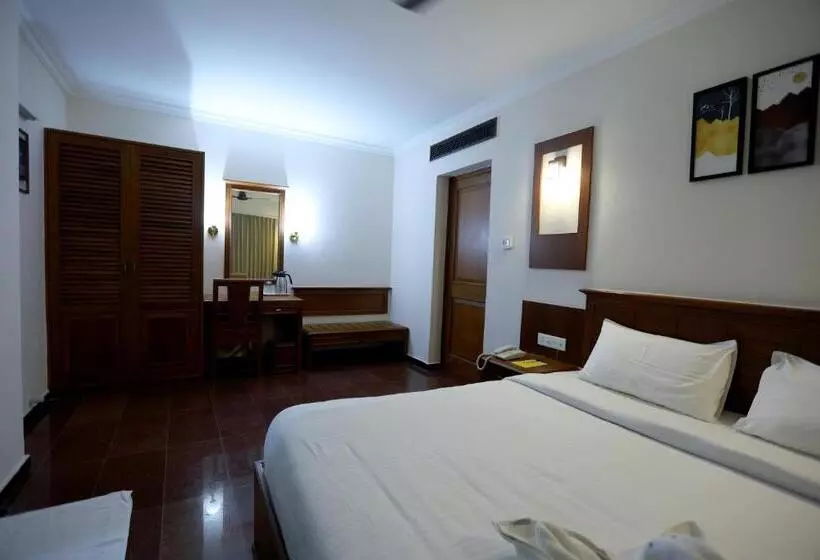 Hotel Breeze Residency