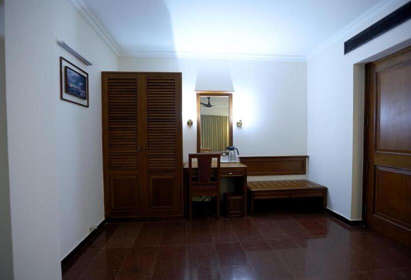 Hotel Breeze Residency