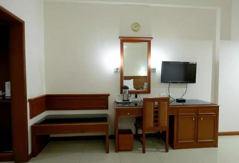 Hotel Breeze Residency