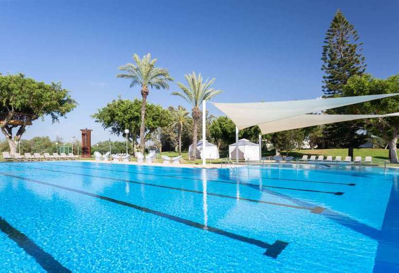 Отель Dan Caesarea Resort