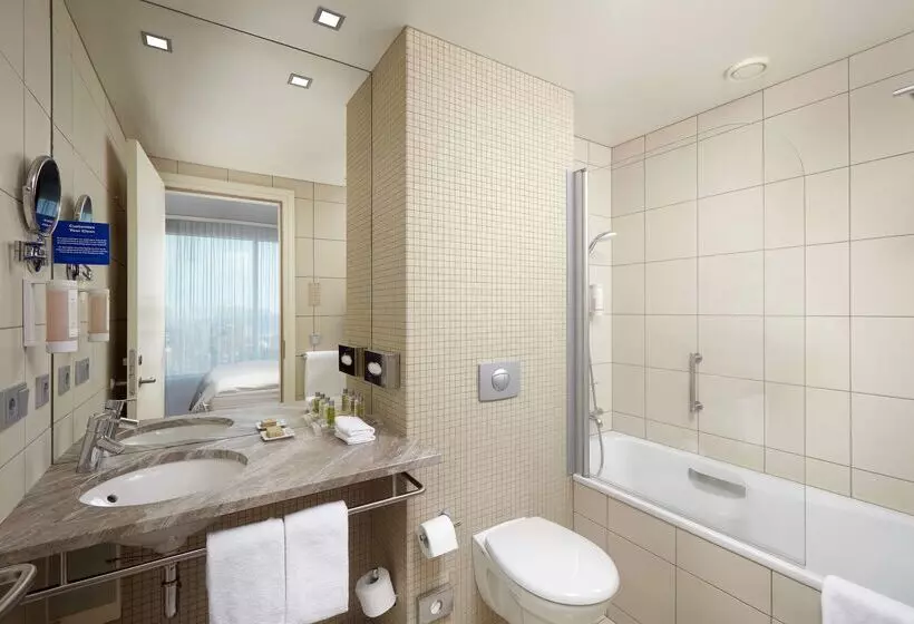 هتل Hilton Reykjavik Nordica