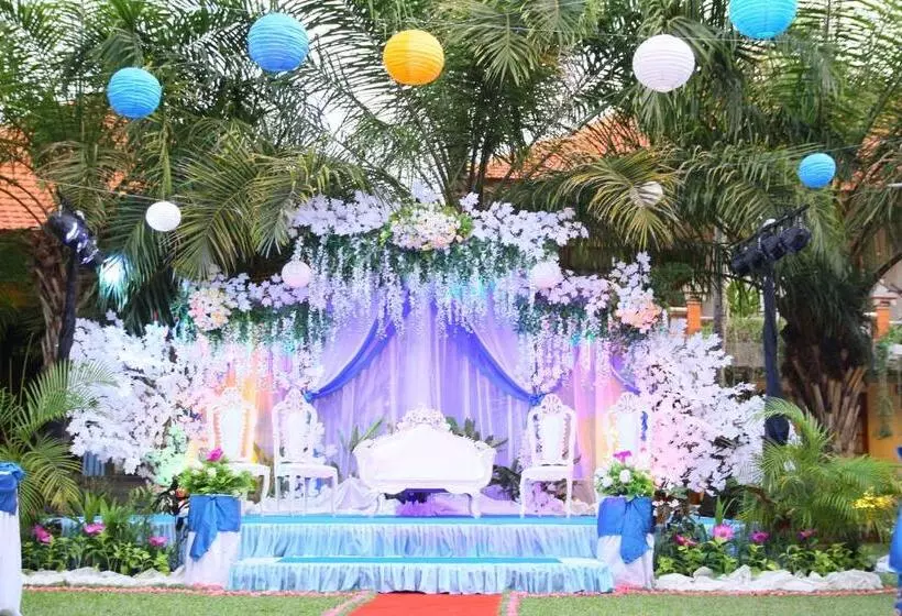 Inna Sindhu Beach Hotel & Resort