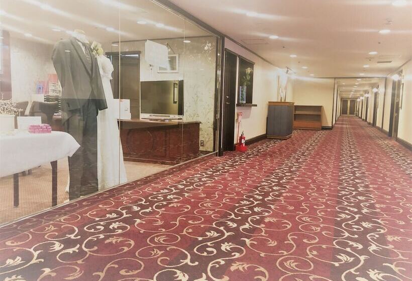 فندق Osaka Castle