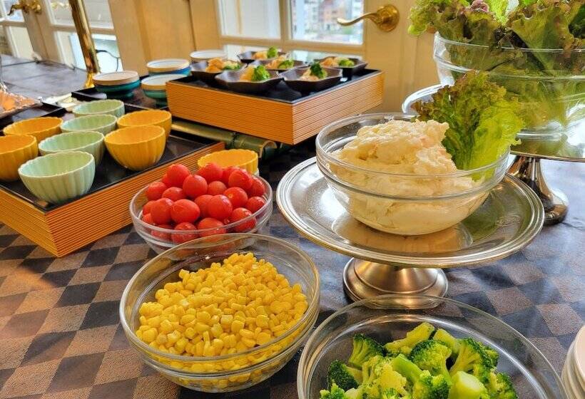 فندق Osaka Castle