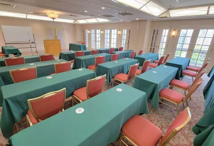 בית מלון כפרי Osaka Castle