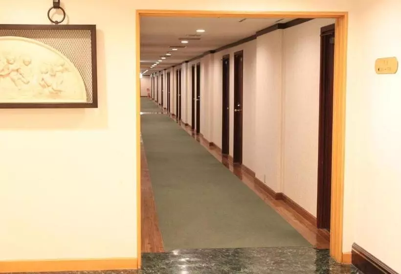 בית מלון כפרי Osaka Castle