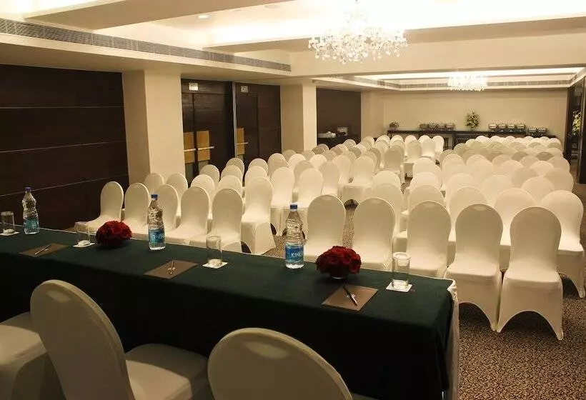 Hotel The Hans, New Delhi