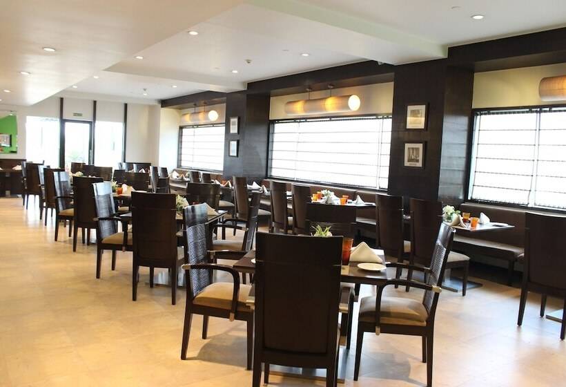 هتل The Hans, New Delhi