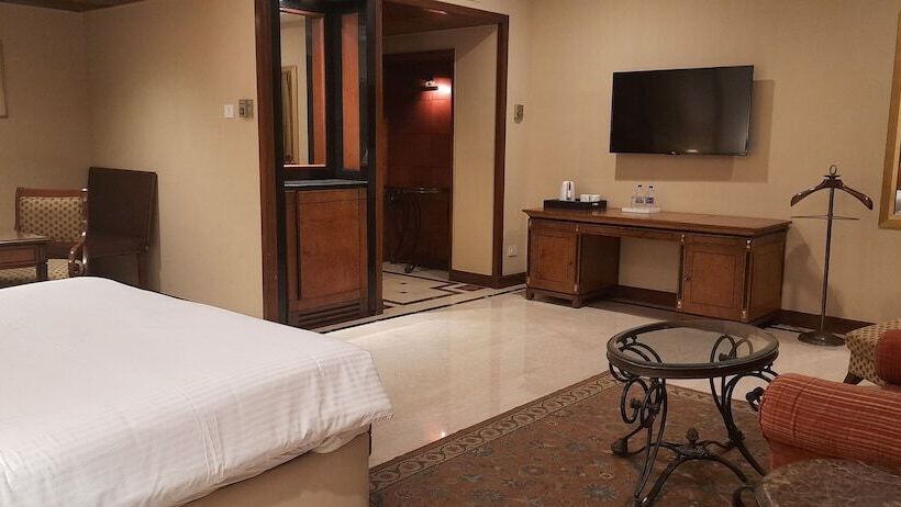 هتل The Hans, New Delhi