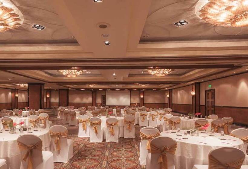 اقامتگاه Taj Mg Road Bengaluru