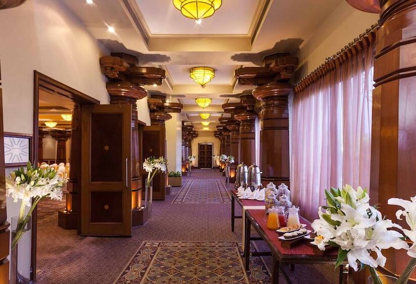 اقامتگاه Taj Mg Road Bengaluru