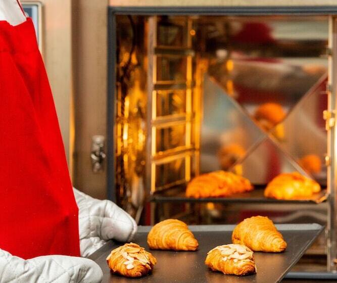 اقامتگاه Taj Mg Road Bengaluru