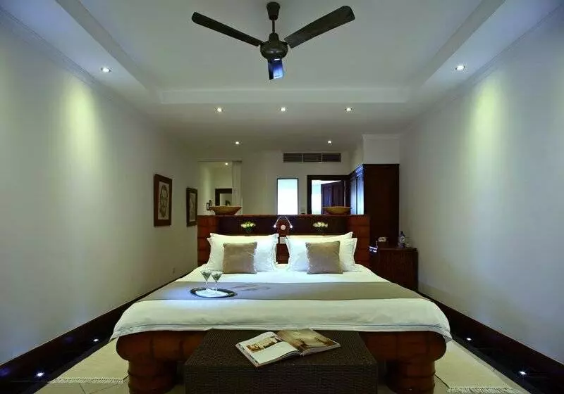 Hemingways Hotel Resort