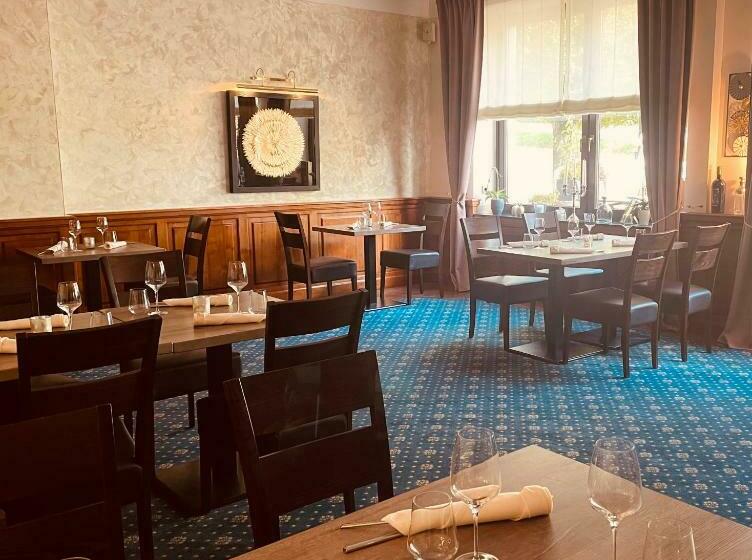 هتل De La Station