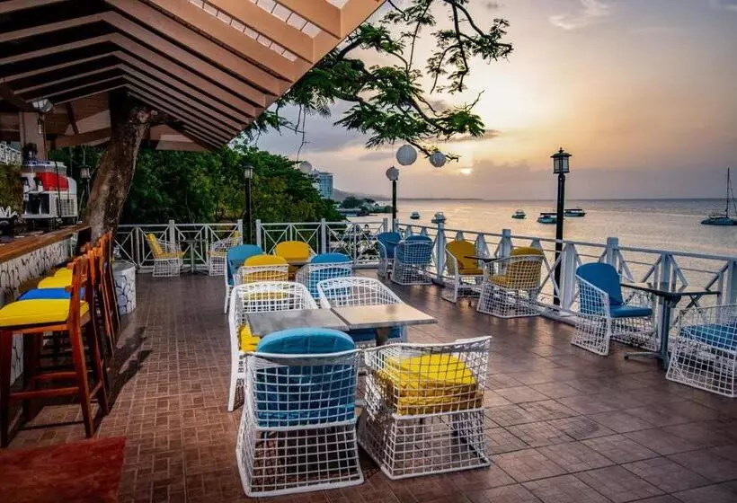 هتل Hibiscus Lodge