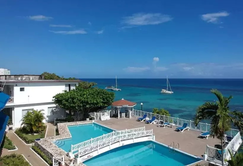 هتل Hibiscus Lodge