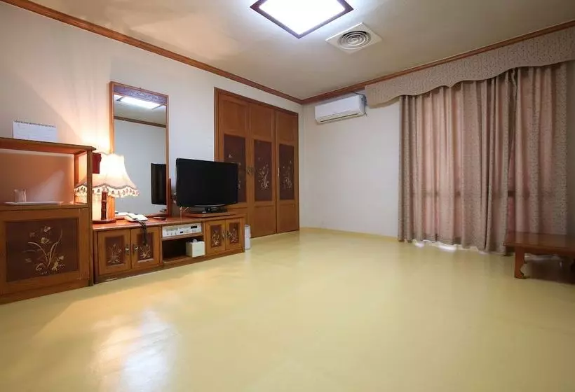 Hotel Lake Hills Songnisan