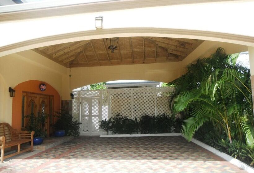 هتل Rondel Village