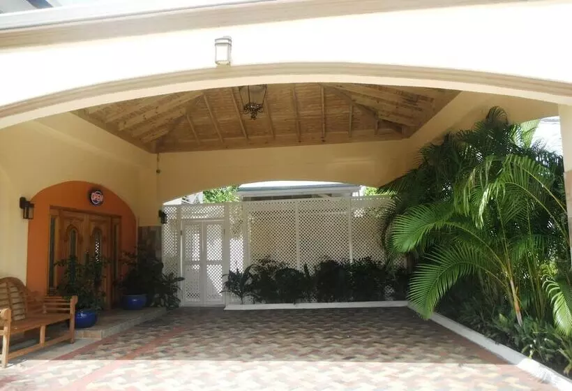 هتل Rondel Village