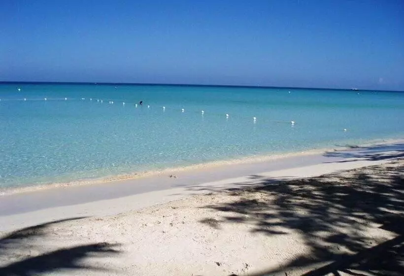 هتل Rondel Village