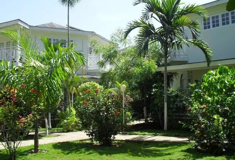 هتل Rondel Village