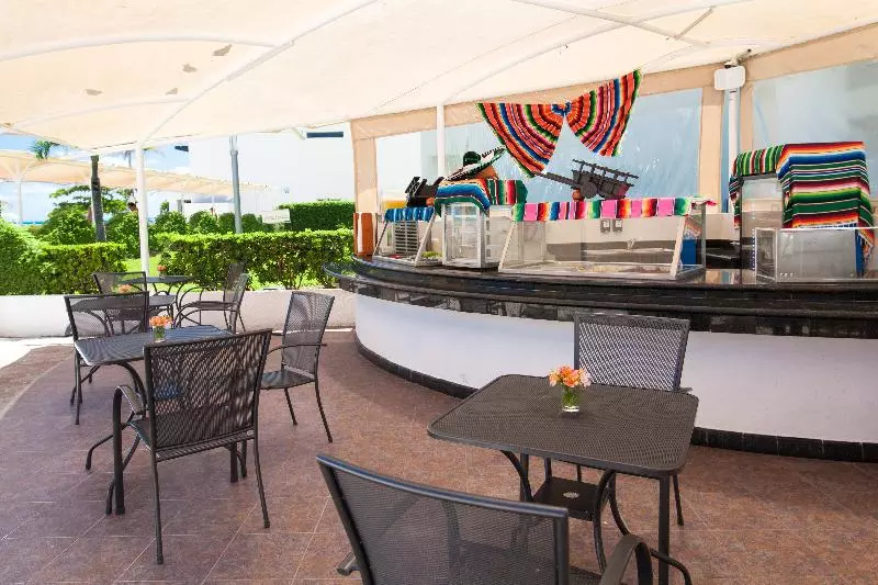 Отель Aquamarina Beach Resort