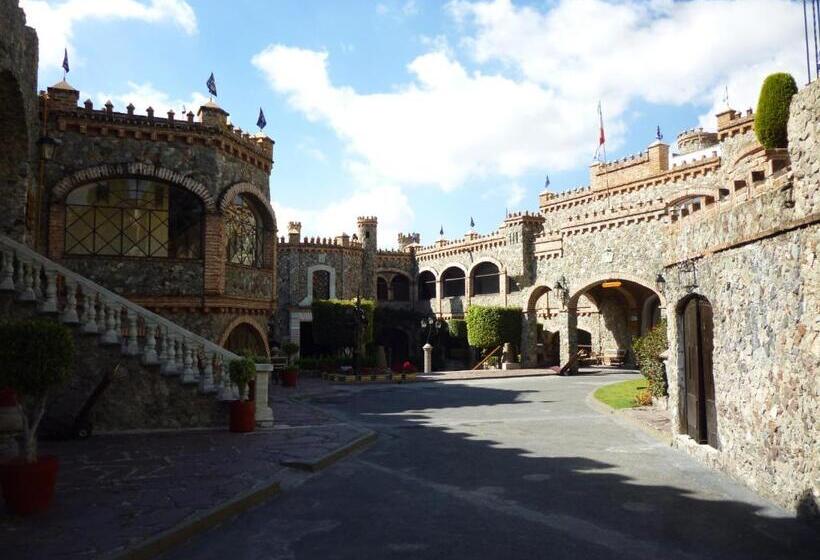هتل Castillo De Santa Cecilia