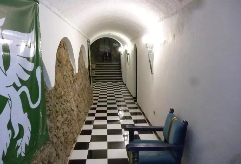 هتل Castillo De Santa Cecilia