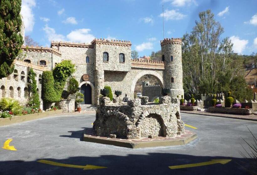 هتل Castillo De Santa Cecilia