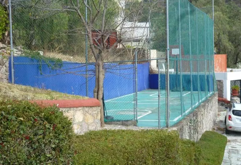 هتل Castillo De Santa Cecilia