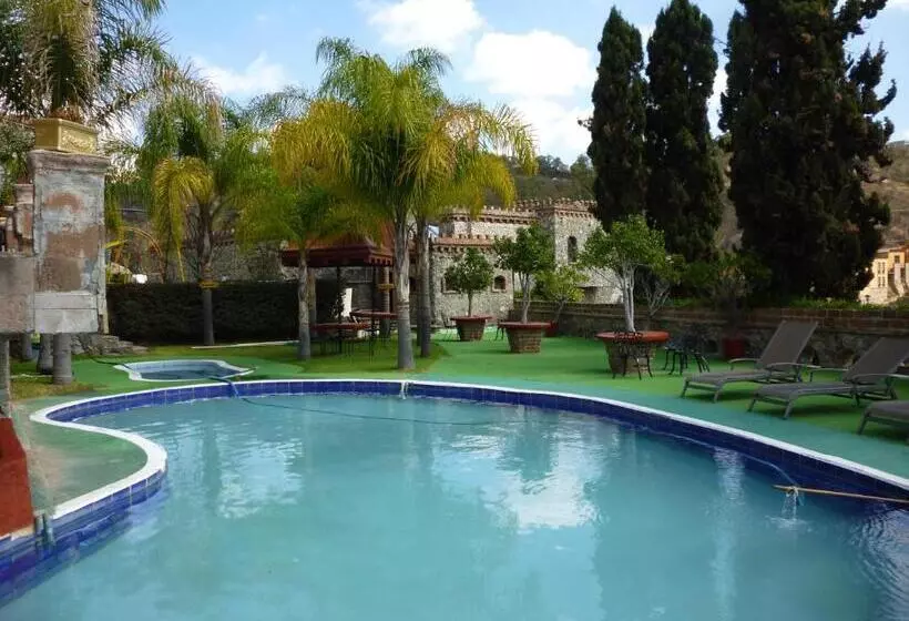 هتل Castillo De Santa Cecilia